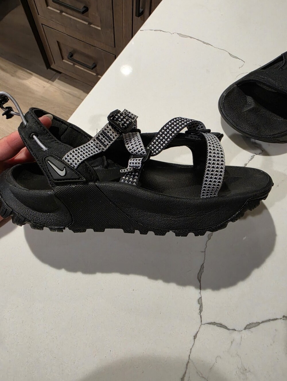 Nike Women’s Size 6 Black Gray Y2K Outdoor Hiking Sport Sandals - Picture 4 of 7